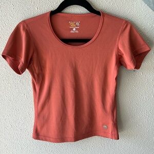 Mountain Hardwear Wicked Short Sleeve Tee Coral Red OL1187 Size Extra Small